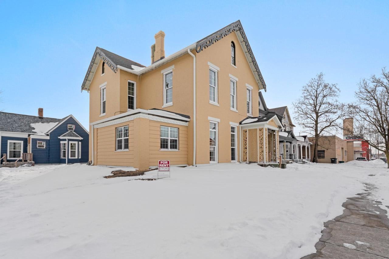 621 E Main St - Photo 3 of 34