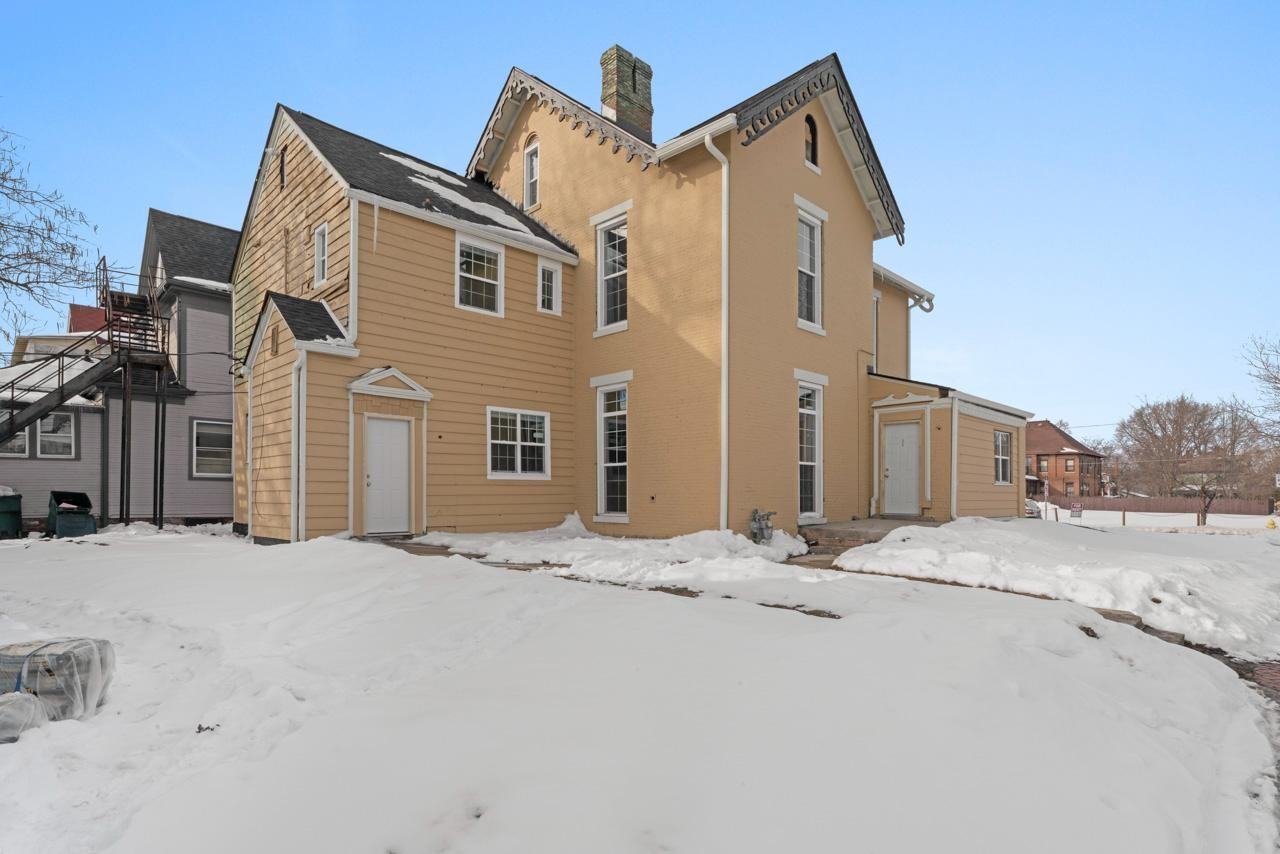 621 E Main St - Photo 4 of 34