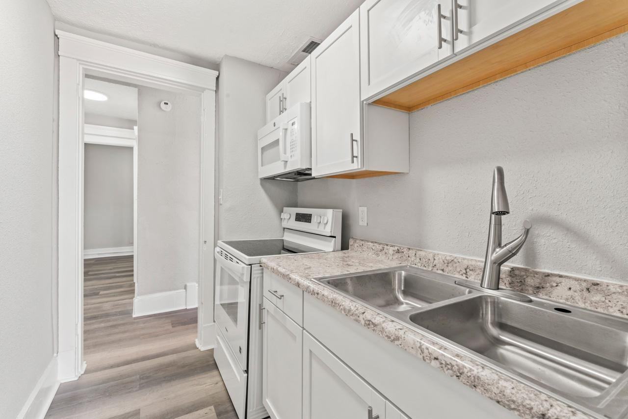 621 E Main St - Photo 6 of 34