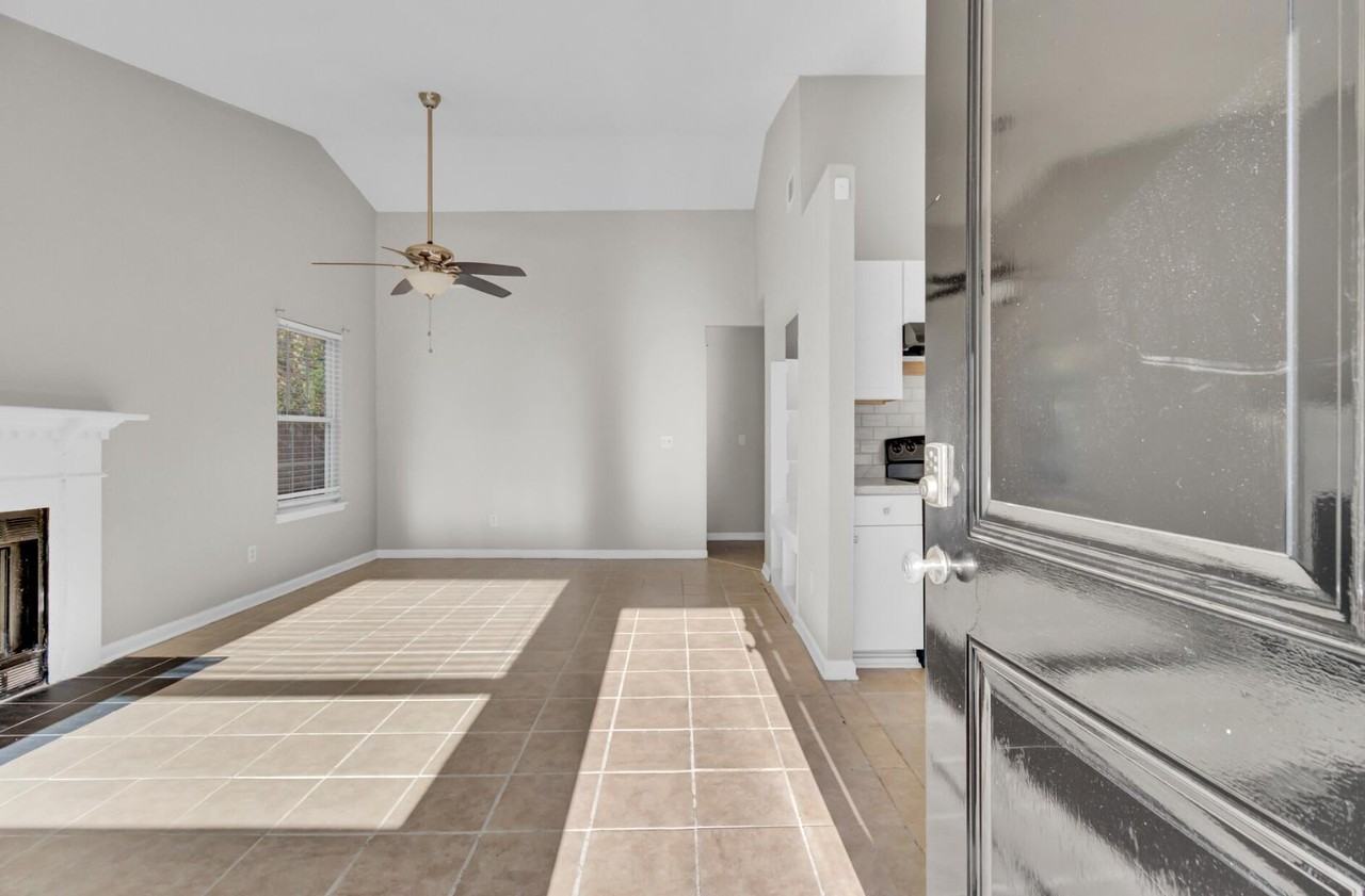 1282 Maryland Dr - Photo 5 of 11