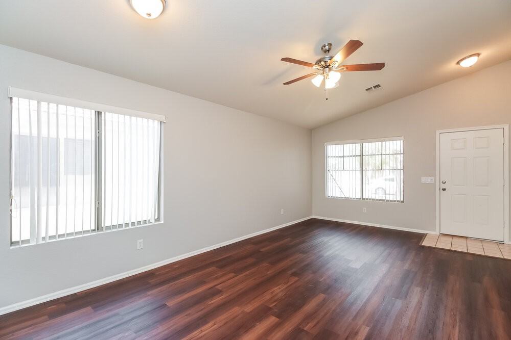 1069 E Nardini St - Photo 4 of 15