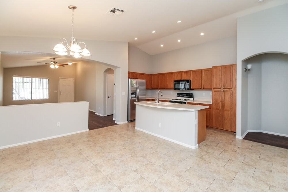 1069 E Nardini St - Photo 5 of 15