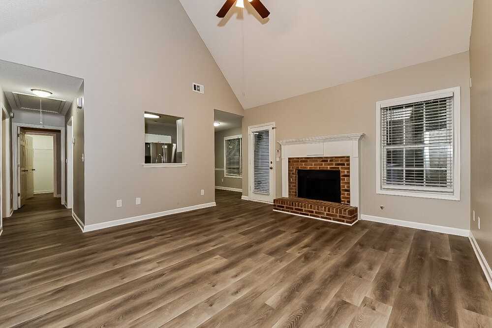 915 Castlerock Way - Photo 4 of 17