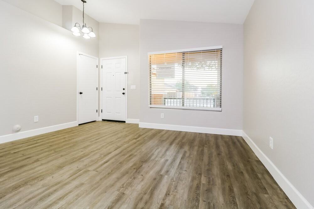 1388 S 159th Ave - Photo 5 of 16