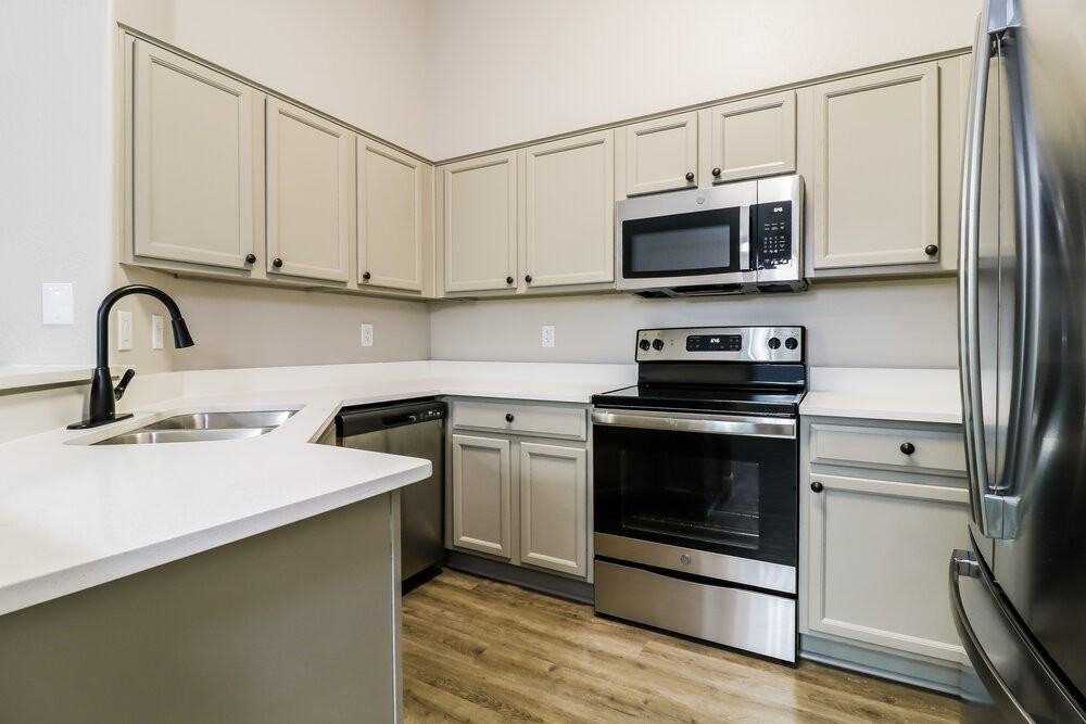 1388 S 159th Ave - Photo 7 of 16