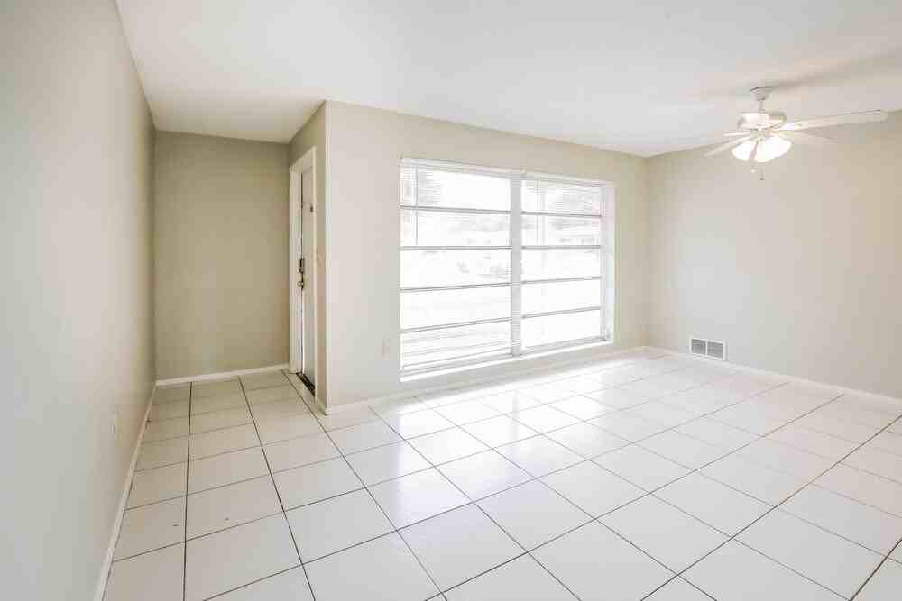 6885 Nw 27th Ct - Photo 3 of 16