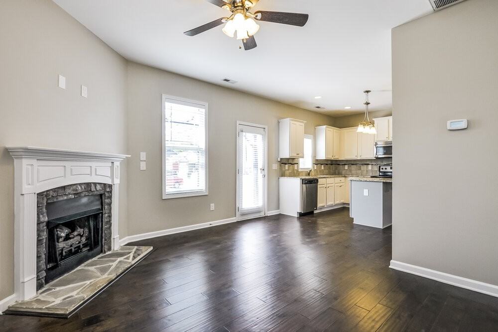 241 Balboa Pkwy - Photo 3 of 15