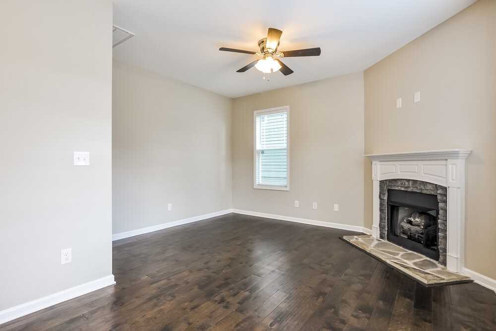 241 Balboa Pkwy - Photo 4 of 15