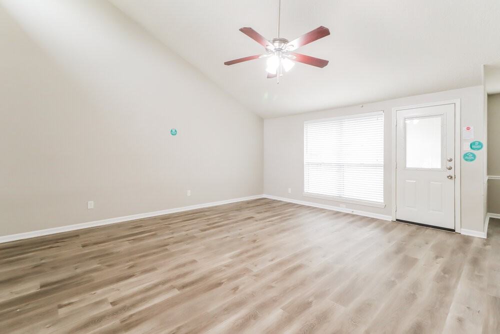 7327 Shady Vale Ln - Photo 3 of 16