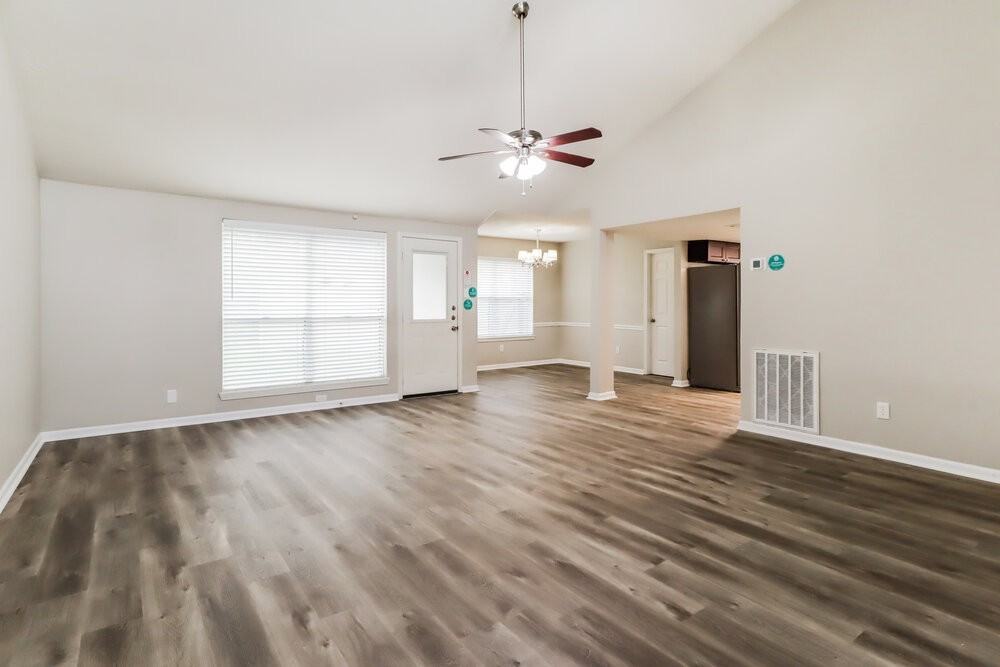 7327 Shady Vale Ln - Photo 4 of 16