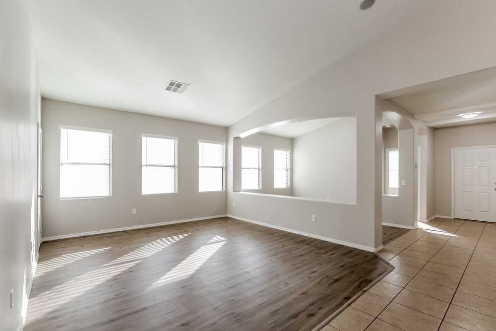 4130 W Vineyard Rd - Photo 4 of 16