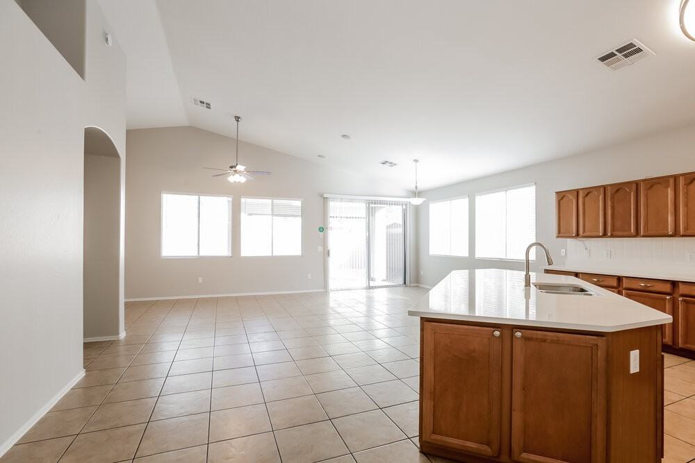 4130 W Vineyard Rd - Photo 5 of 16