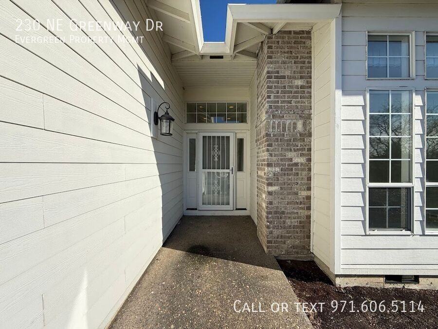 230 Ne Greenway Dr - Photo 2 of 45