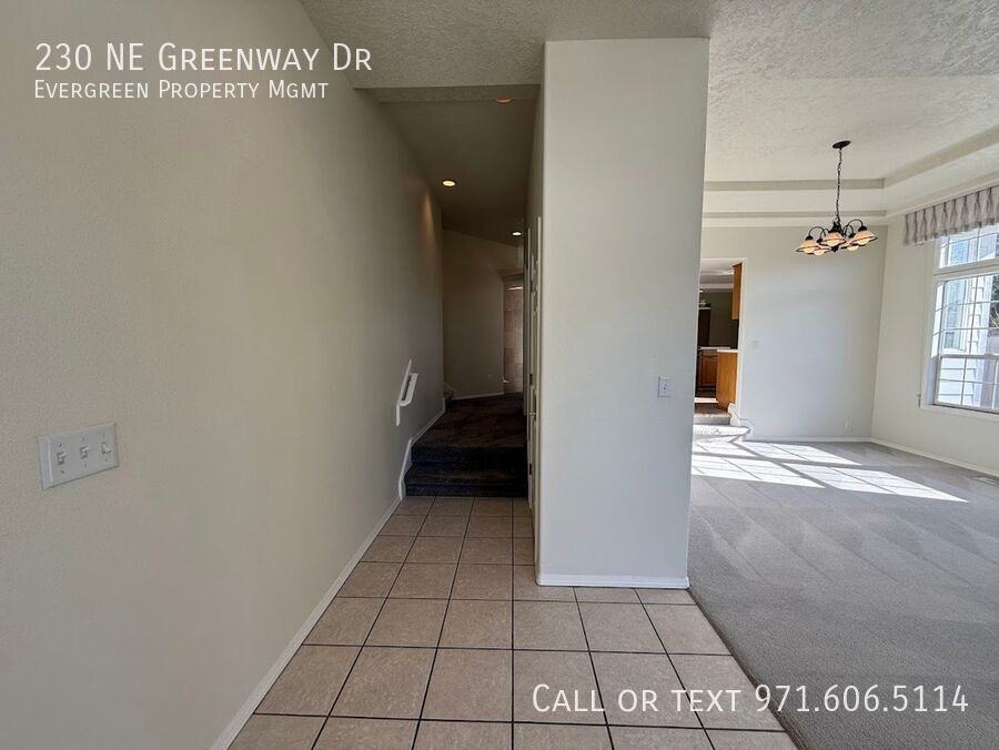 230 Ne Greenway Dr - Photo 4 of 45