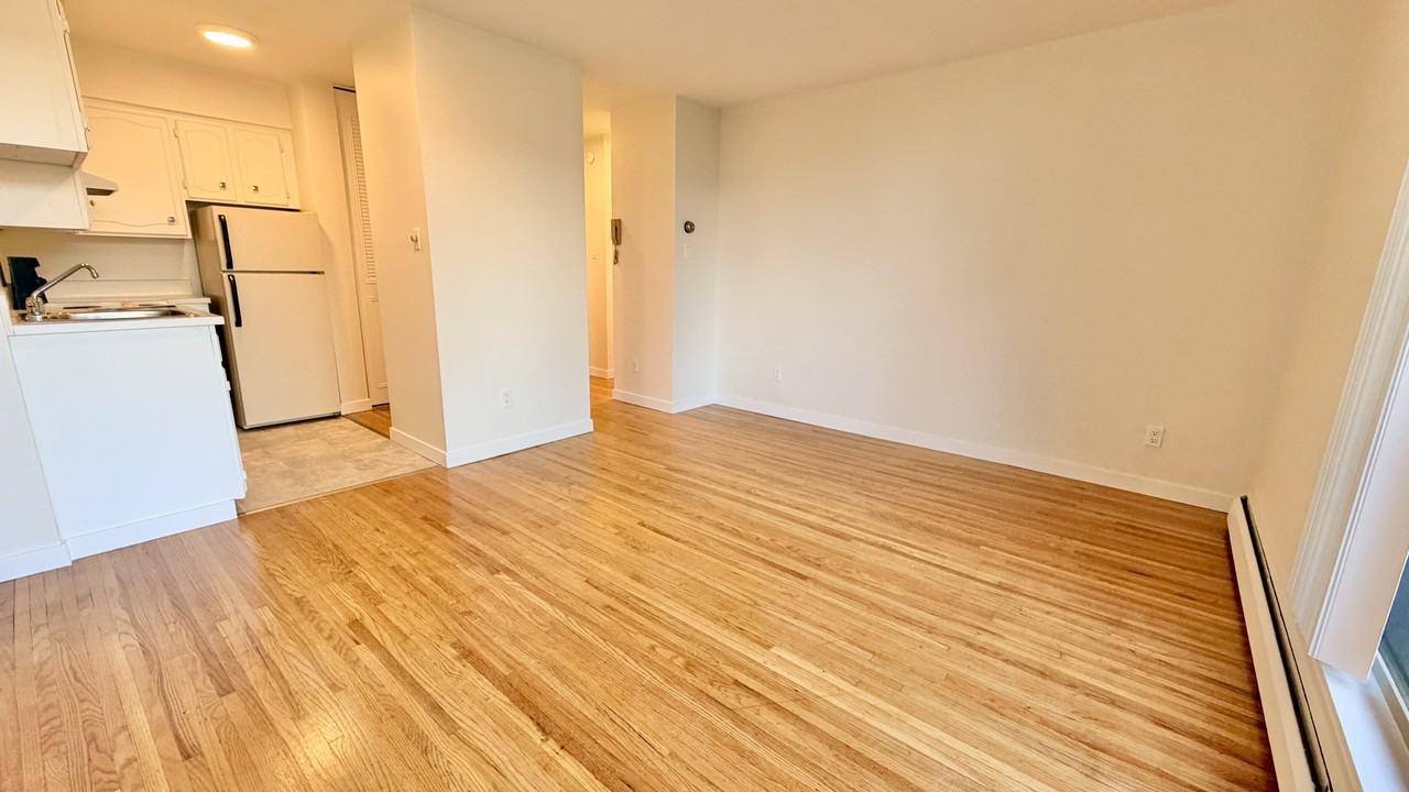 2476 York Avenue #202 - Photo 2 of 12
