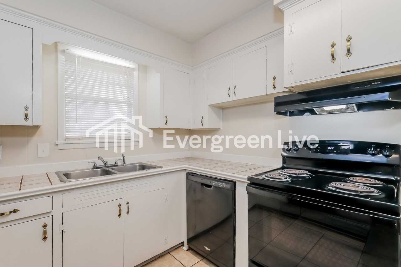 5818 Orchardview Dr - Photo 4 of 15