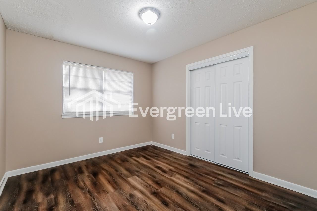 5818 Orchardview Dr - Photo 7 of 15