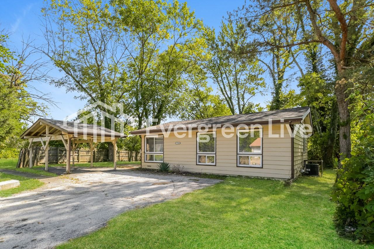 2756 Shadowcreek Dr - Photo 2 of 16