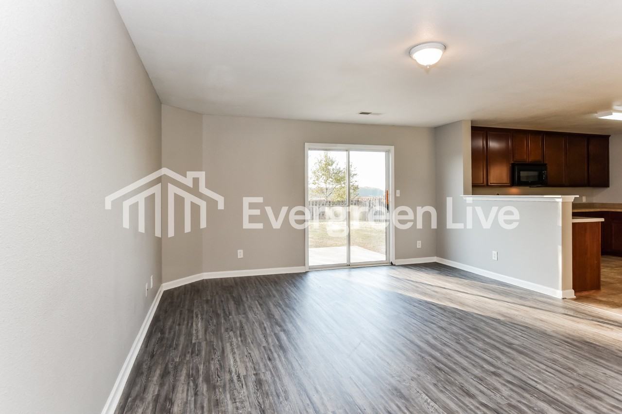 3345 Avalon Lake Dr - Photo 4 of 15