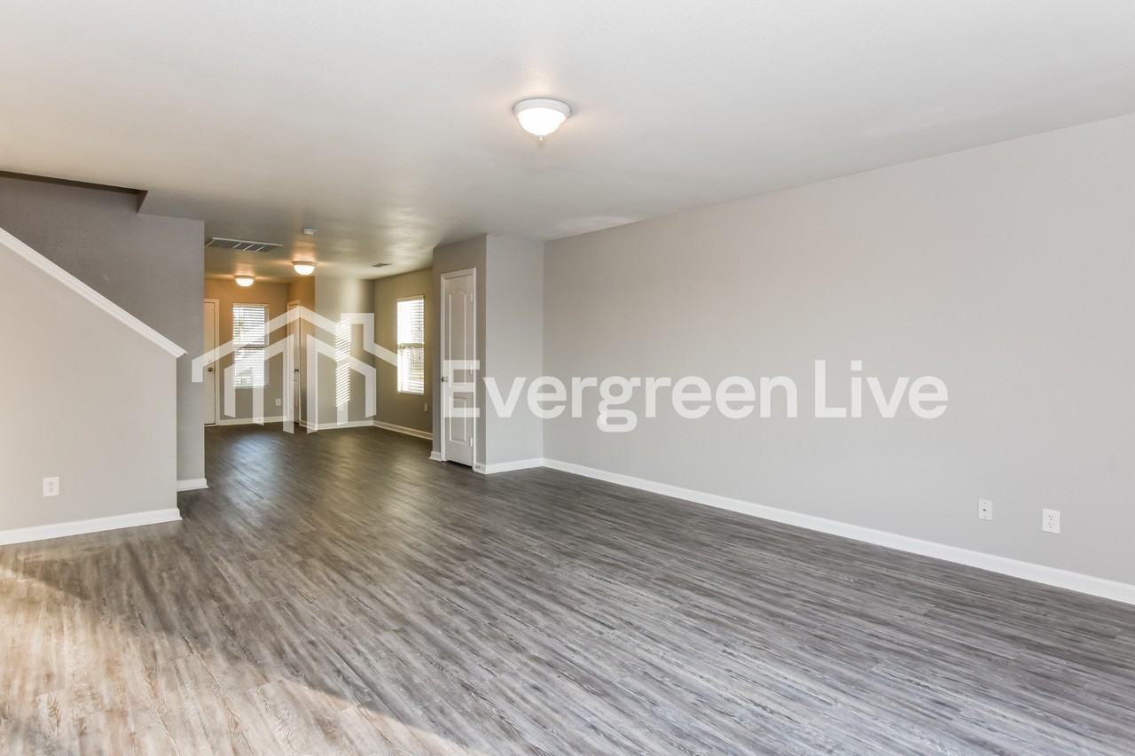 3345 Avalon Lake Dr - Photo 5 of 15