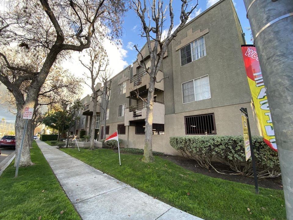 2908 W. Victory - Photo 2 of 44