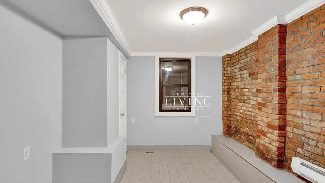 E 7th St #1W - Photo 3 of 8