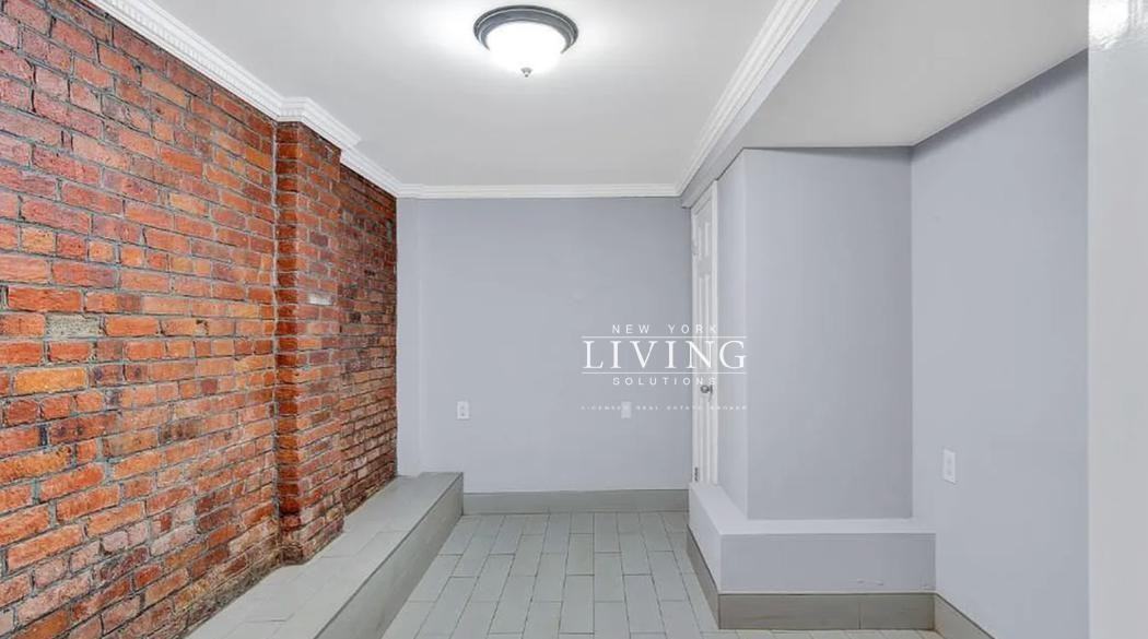 E 7th St #1W - Photo 5 of 8