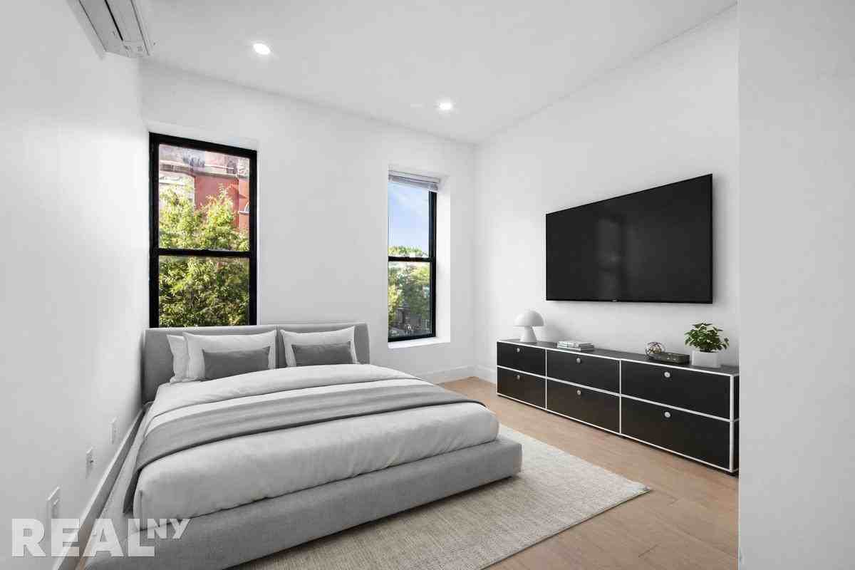 411 11th St #4 - Photo 6 of 8