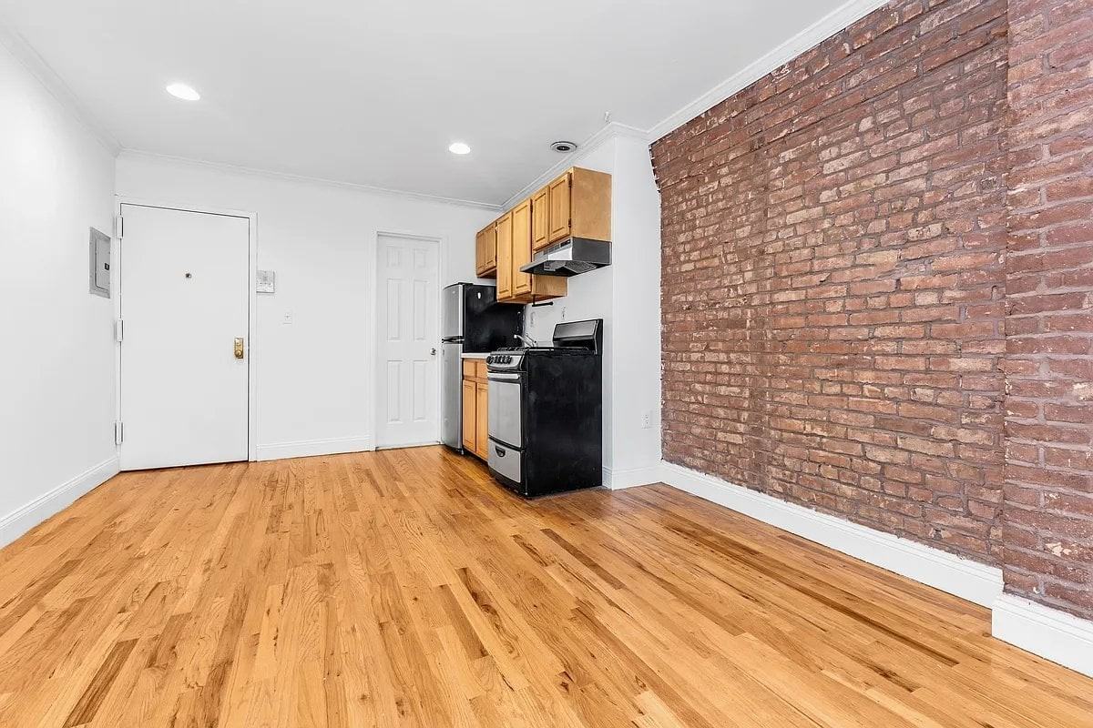 158 Stanton St #5A - Photo 4 of 6