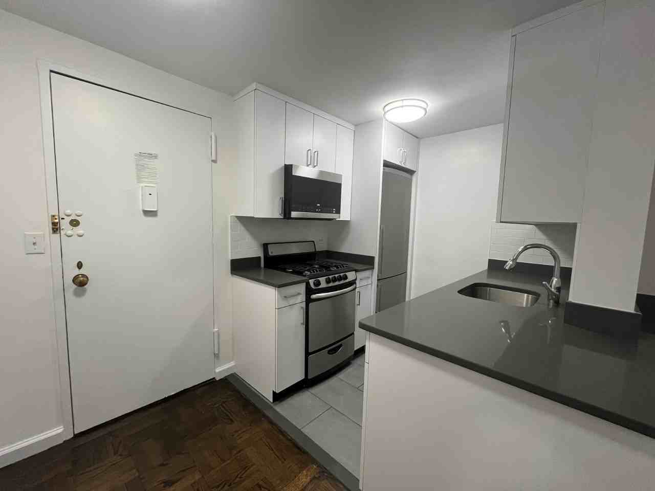 E 56th St #4F - Photo 5 of 7