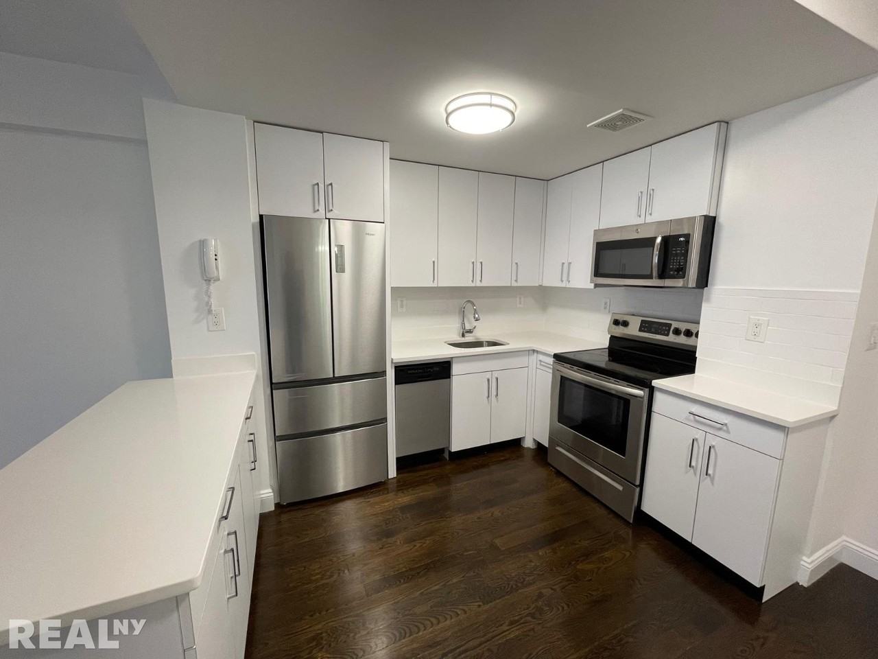 E 69th St #5E - Photo 3 of 4