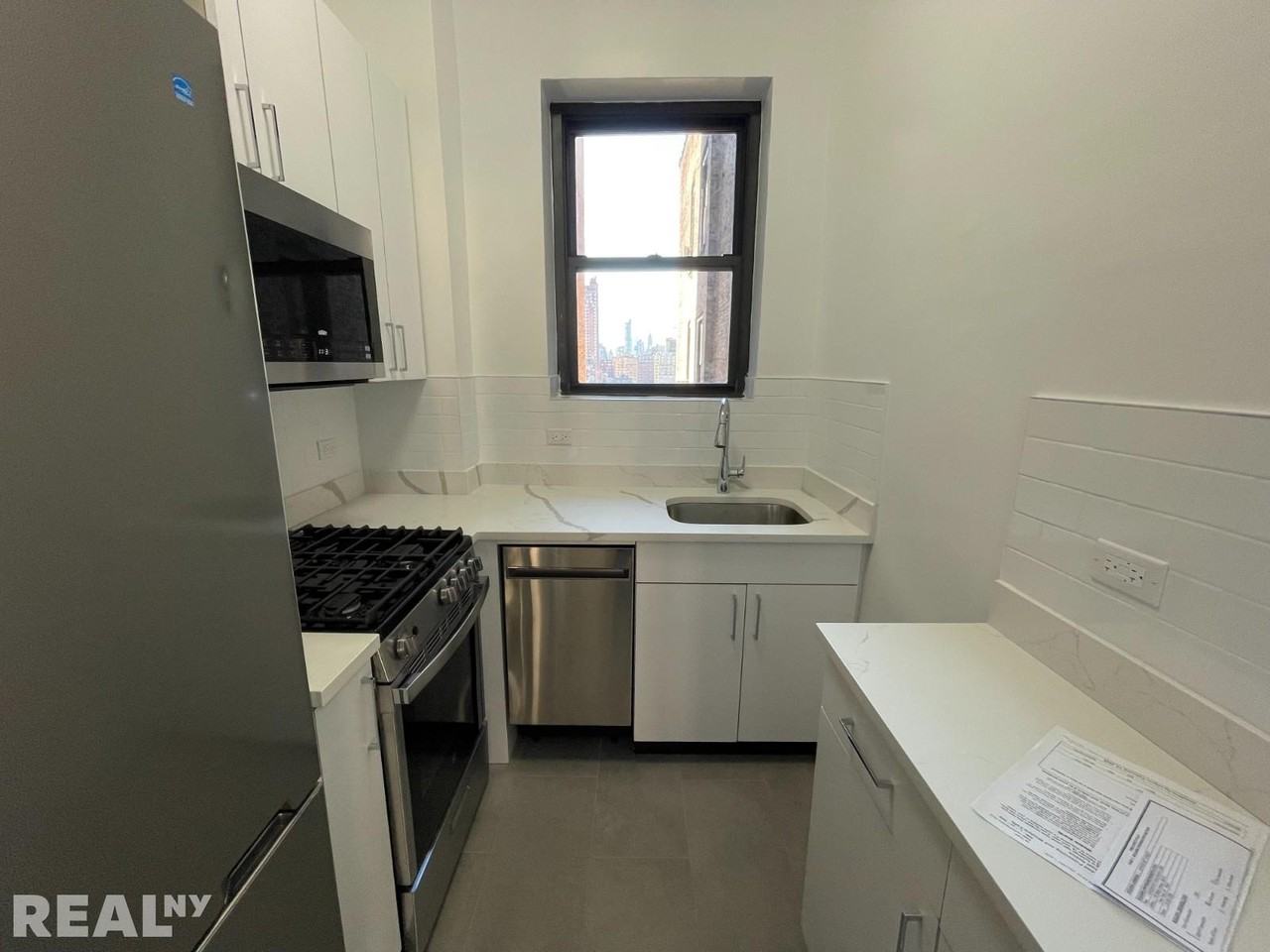 W 86th St #11A - Photo 3 of 6