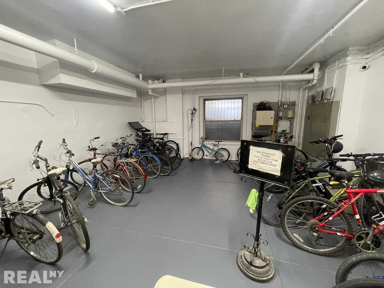 W 86th St #11A - Photo 6 of 6