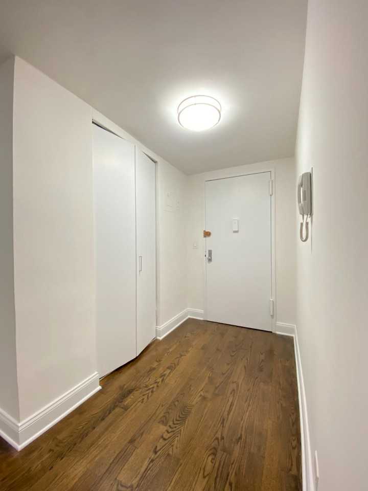 E 82nd St #1B - Photo 7 of 14