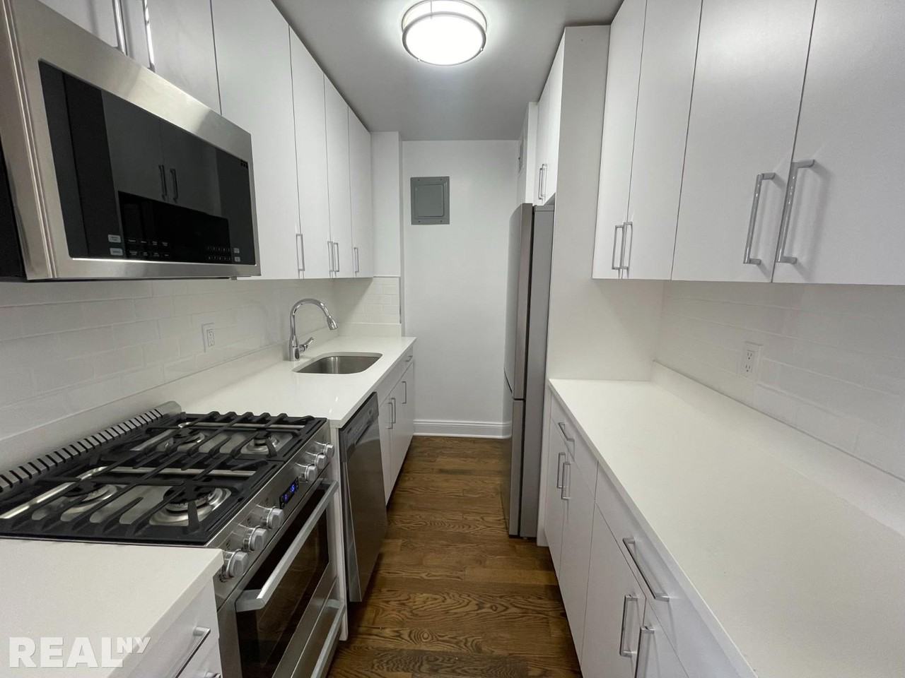 E 82nd St #19D - Photo 2 of 5