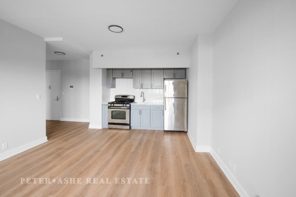 2205 3rd Ave #9E - Photo 3 of 15