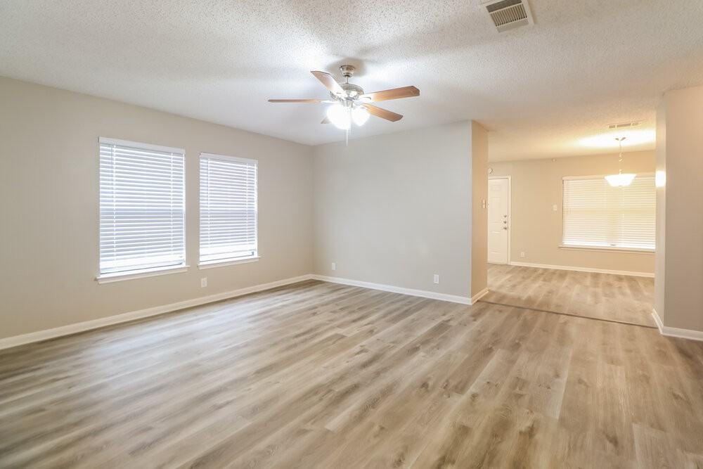 3209 Elizabeth Anne Ln - Photo 3 of 16