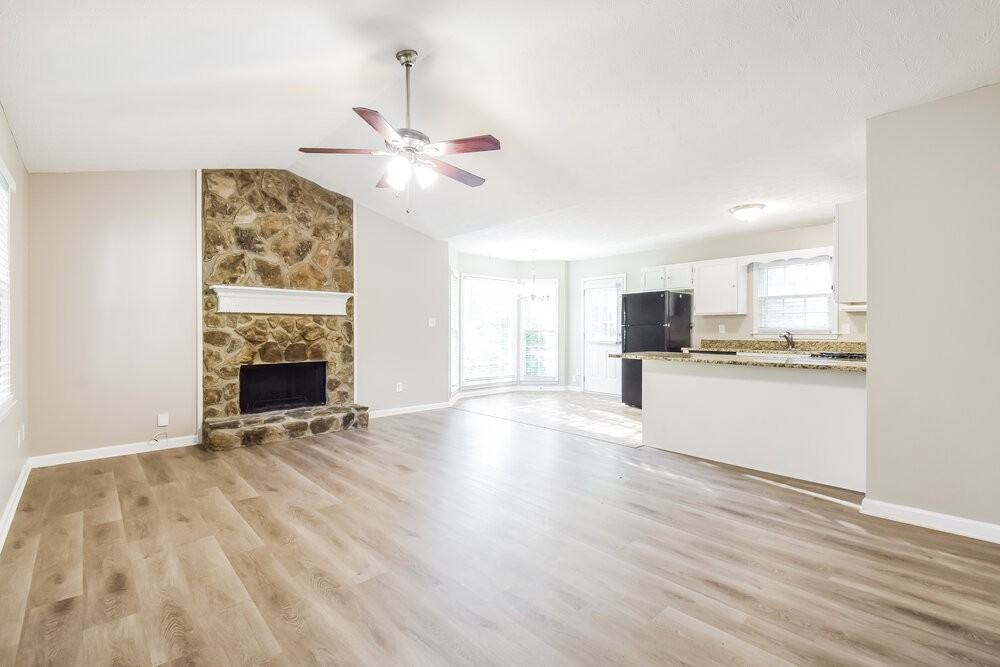 217 Landing Dr - Photo 4 of 17