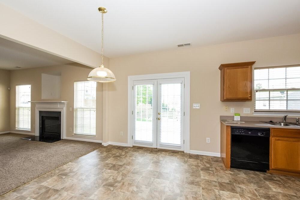 1146 Danbrooke Dr - Photo 3 of 14