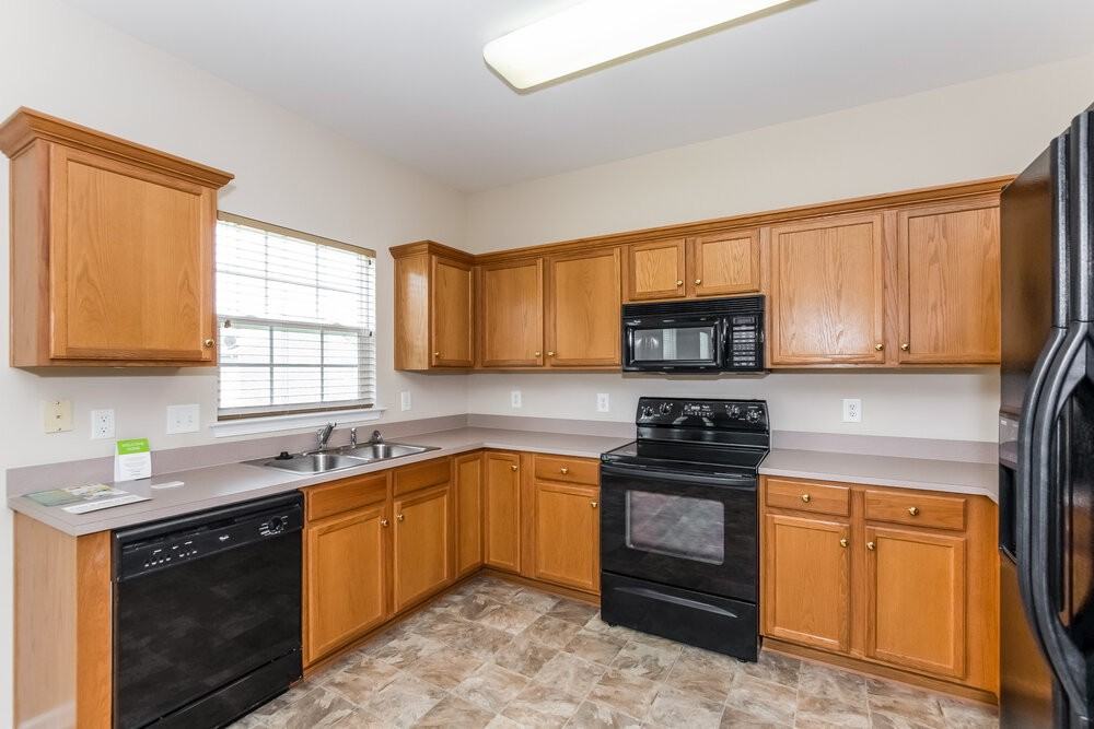 1146 Danbrooke Dr - Photo 5 of 14