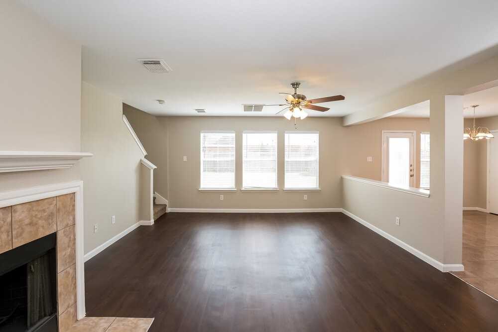 8010 Suffield Glen Ln - Photo 3 of 15