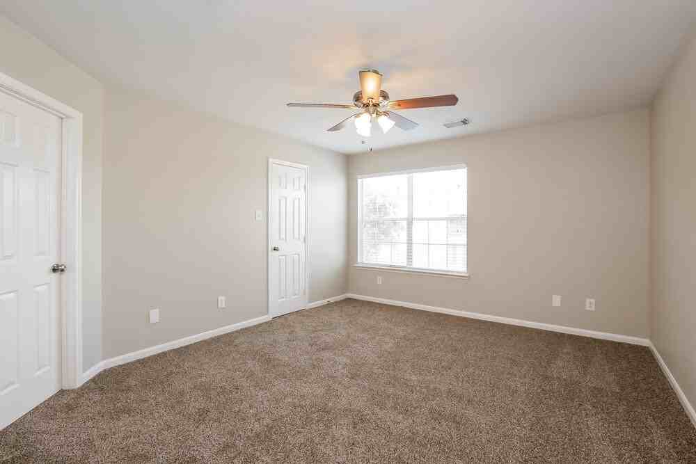 8010 Suffield Glen Ln - Photo 7 of 15