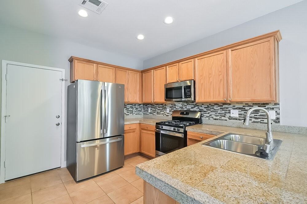 9716 Fast Elk St - Photo 7 of 17