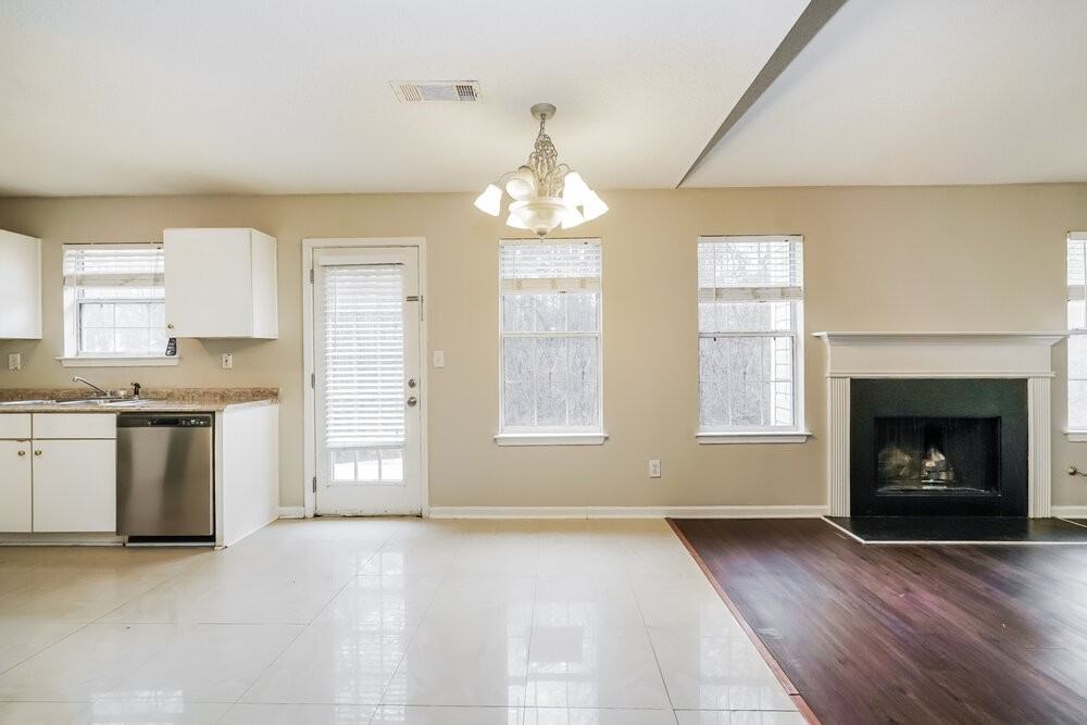 3665 Arrowhead Pl - Photo 6 of 16