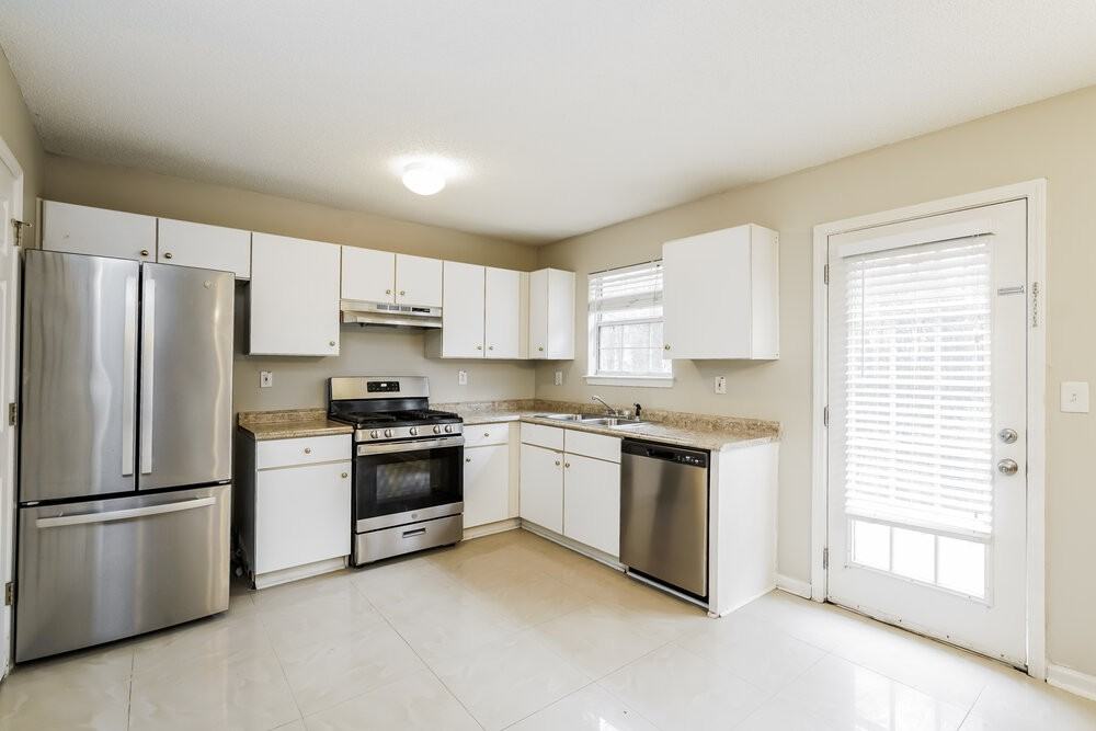 3665 Arrowhead Pl - Photo 7 of 16