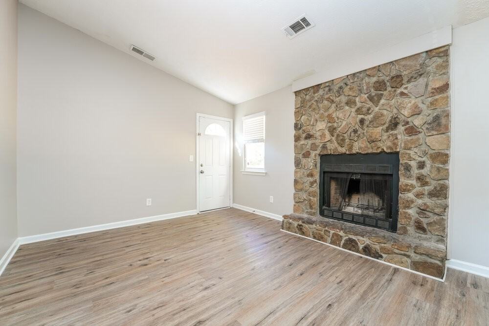 841 Arbor Ct - Photo 4 of 17