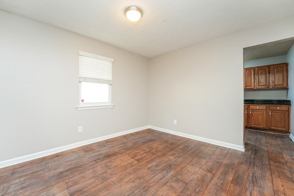 841 Arbor Ct - Photo 6 of 17