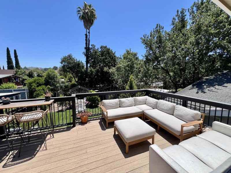 726 Beall St - Photo 2 of 20