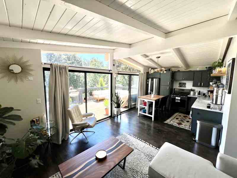 726 Beall St - Photo 4 of 20