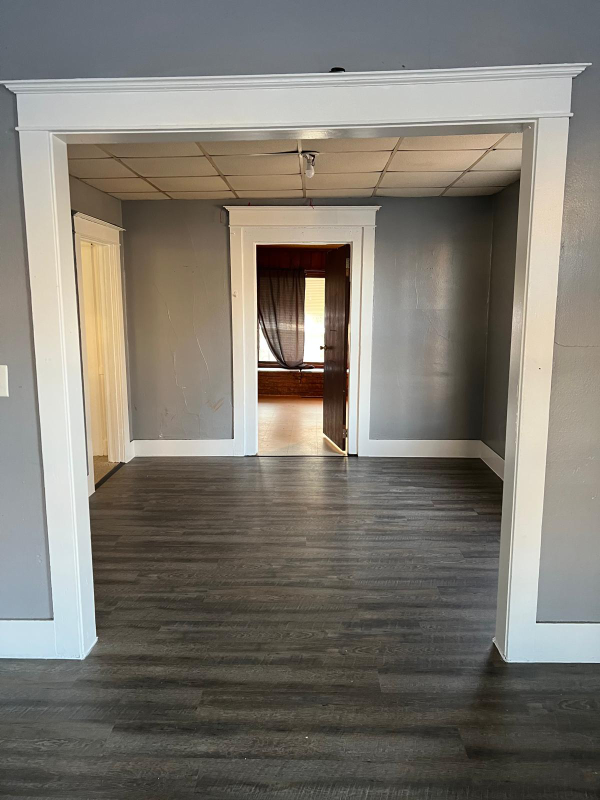 1330 S Oak Ave - Photo 2 of 14